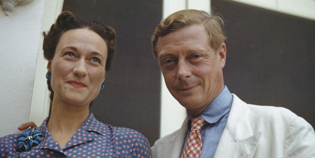 Su that nguoi dan ba hai lan li hon bi len an du mot vi vua roi ngai hinh anh 3 wallis_duchess_of_windsor_and_the_duke_of_windsor_outside.jpg