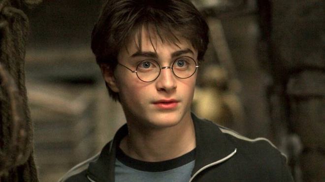 Daniel Radcliffe, David Beckham doc ‘Harry Potter’ phien ban moi hinh anh 1 2_2.jpg