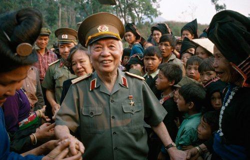 Dai tuong Vo Nguyen Giap duoi goc nhin cua hoc gia nuoc ngoai hinh anh 8 4_1380216638_chan_dung_tuong_giap_ve_tham_2htfkkdp1b1hr.jpg