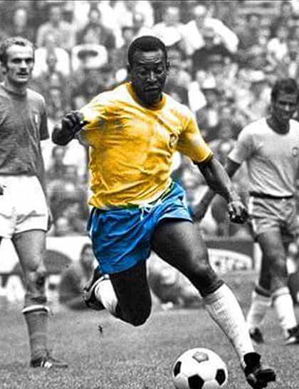 Pelé - cầu thủ được mệnh danh vua bóng đá. Ảnh: NXB Trẻ.