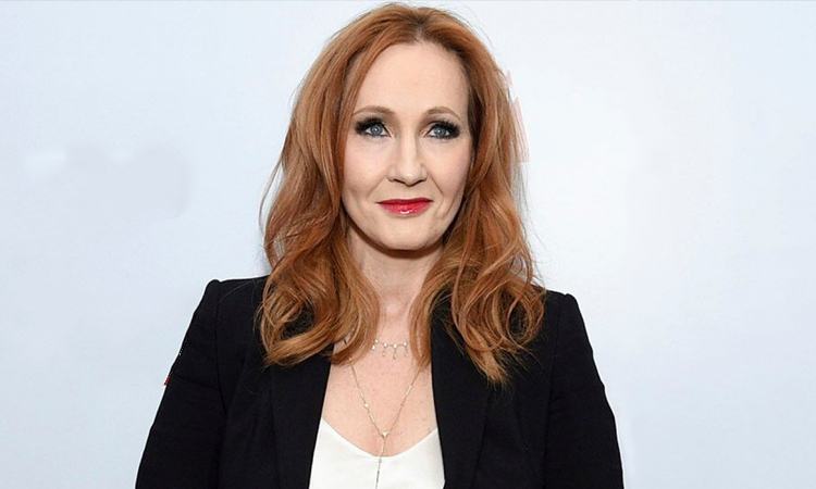 Nhà văn J.K. Rowling dự ra mắt phim tài liệu Finding the Way Home về bà ở New York năm 2019. Ảnh: Invasion.