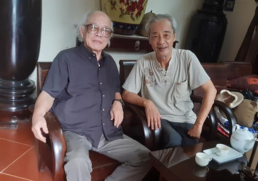 Nhà văn Xuân Đức (phải) gặp nhạc sĩ Lê Anh hôm 15/6. Ảnh: Facebook. 