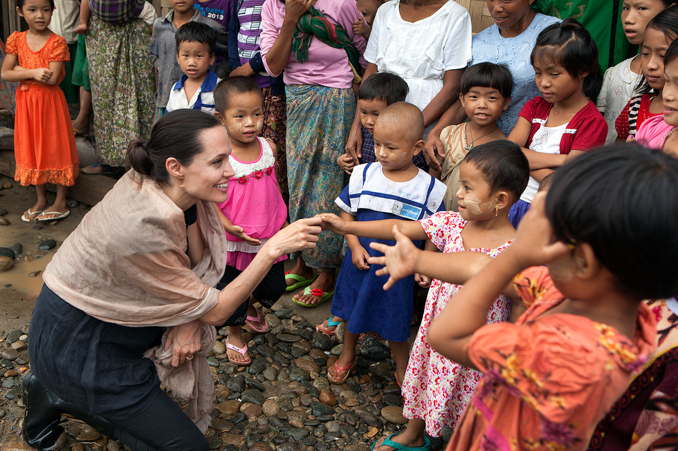Nhật ký những chuyến đi của Angelina Jolie: Hành trình của một người từ ái - Ảnh 4.