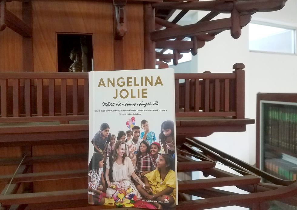 Nhật ký những chuyến đi của Angelina Jolie: Hành trình của một người từ ái - Ảnh 2.