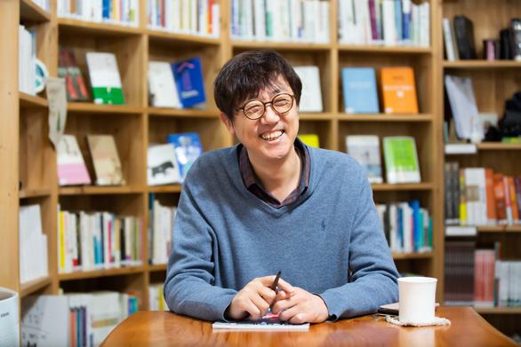 Tác giả Koh Kyoung Tae: Đồng cảm để chữa lành - Ảnh 1.