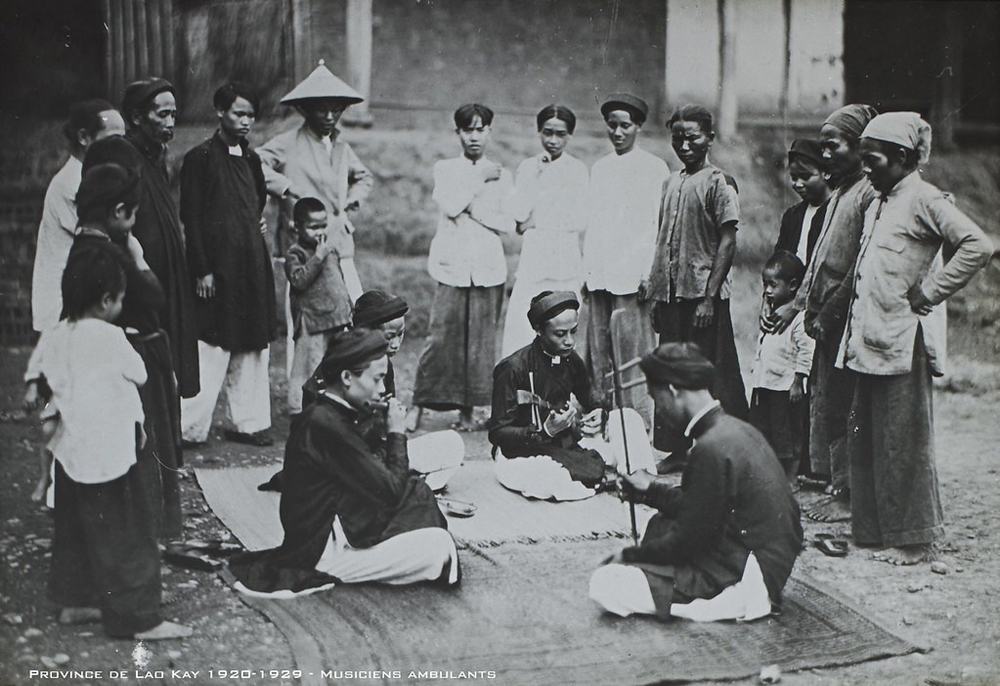 Một nét sinh hoạt âm nhạc của người Việt thế kỷ 19 trong sách Đế quốc An Nam và người dân An Nam. Ảnh: Omega Plus.