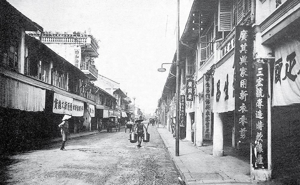 Chợ Lớn được hình thành từ thế kỷ 17 đến 19, khi cộng đồng người Hoa đến định cư, xây dựng một đô thị sầm uất. Vào thời Pháp, Chợ Lớn là một thành phố tách bạch với Sài Gòn trước khi được hợp nhất năm 1956. Ngày nay, khu vực chợ Lớn tương ứng với quận 5, 6.