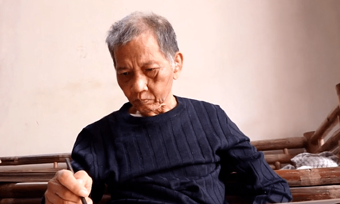 Nhà văn Nguyễn Huy Thiệp làm thơ dù mắc tai biến ở tuổi 70.