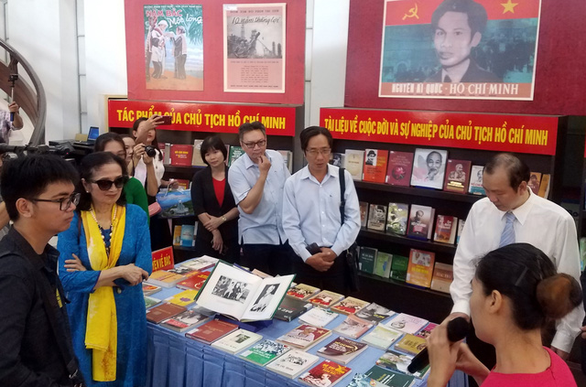 Trưng bày tư liệu về Chủ tịch Hồ Chí Minh và văn nghệ sĩ - Ảnh 1.
