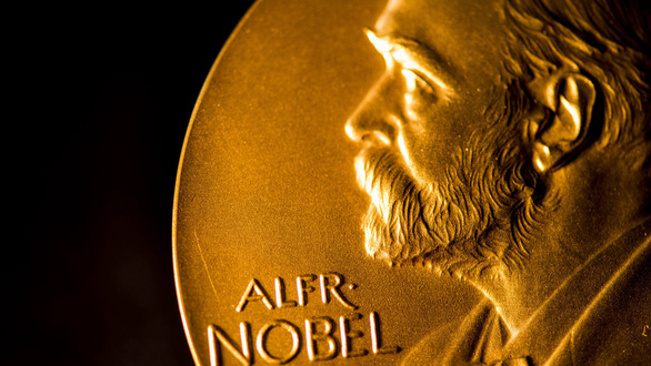 Công bố Nobel Văn chương 2020: Nữ thi sĩ người Mỹ Louise Gluck thắng giải - Ảnh 3.