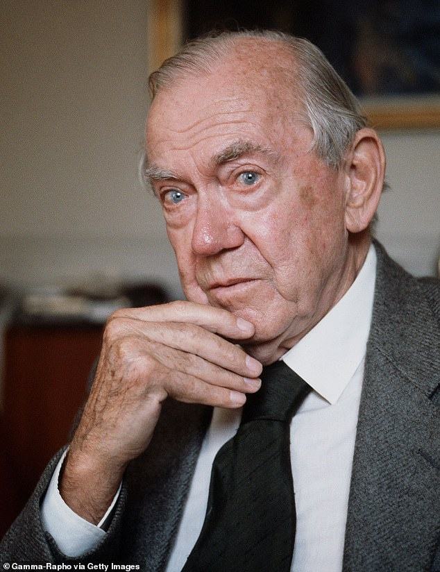 Tieu su Graham Greene anh 3