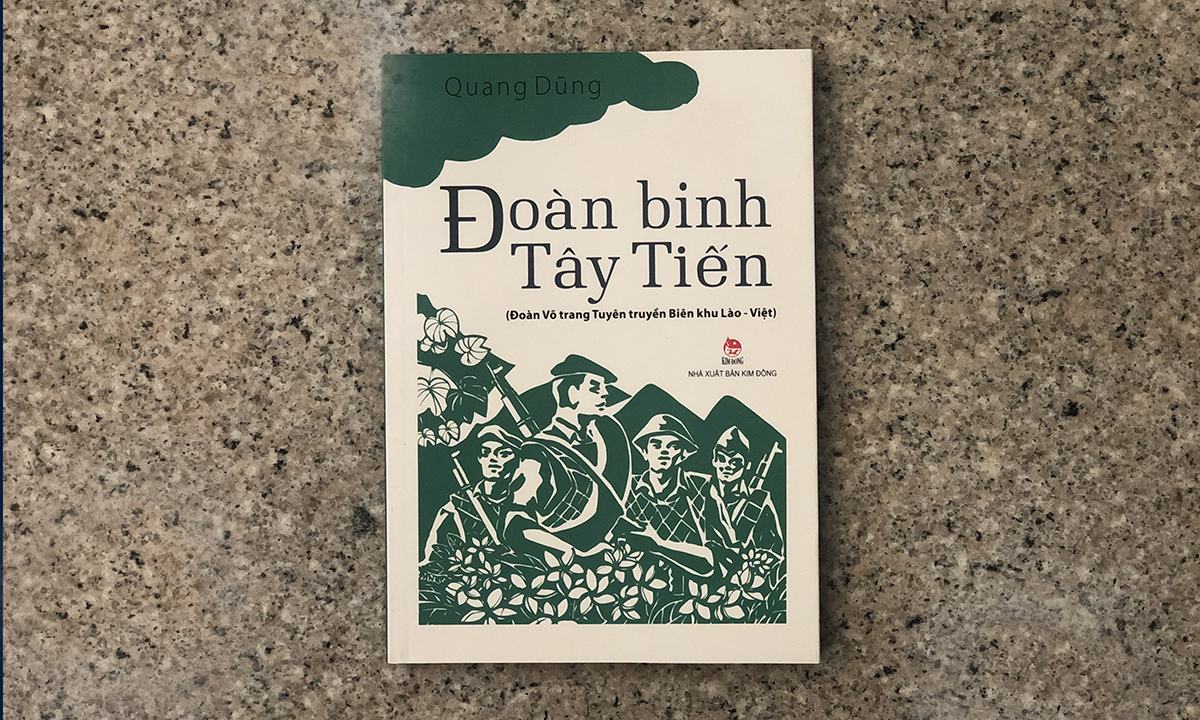 Cuốn sách Đoàn binh Tây Tiến do Nhà xuất bản Kim Đồng ấn hành. Ảnh: Thanh Thanh.