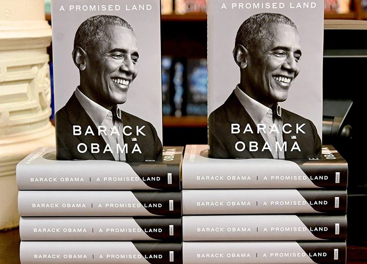 Sách A promised land của cựu Tổng thống Mỹ Barack Obama. Ảnh: First News.