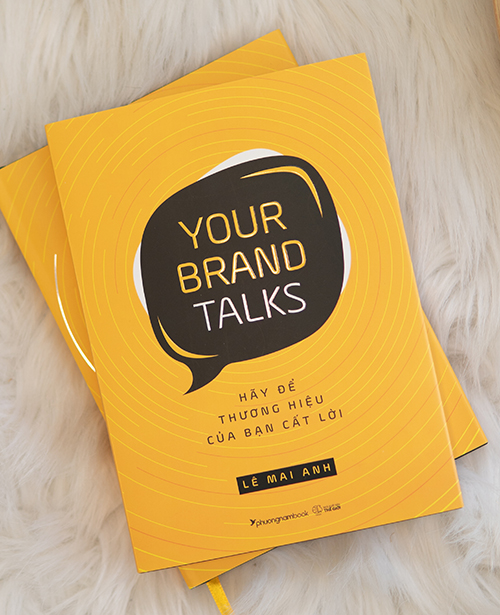 Bìa sách Your brand talks - Hãy để thương hiệu của bạn cất lời. Phương Nam Book xuất bản cuối 2020. Tác phẩm gồm 188 trang, gồm những bài học, lời khuyên người viết rút ra từ quá trình xây dựng sự nghiệp. Ảnh: Phương Nam Book.