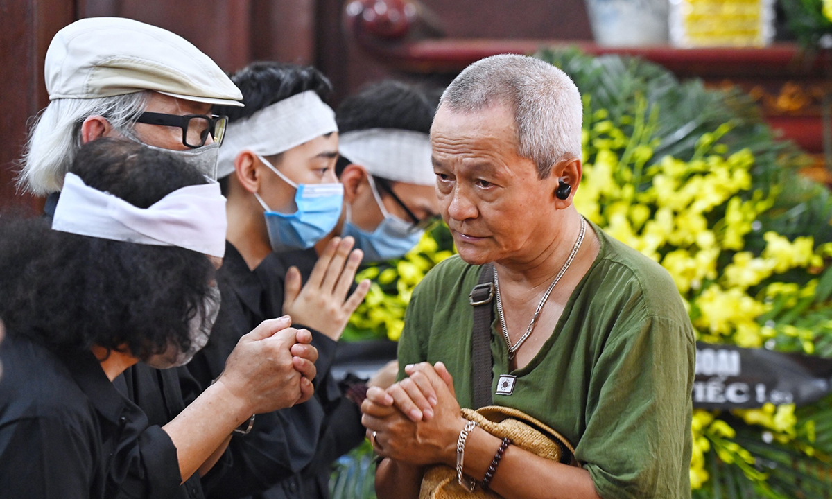 Đạo diễn Thanh Vân chia buồn cùng tang quyến.