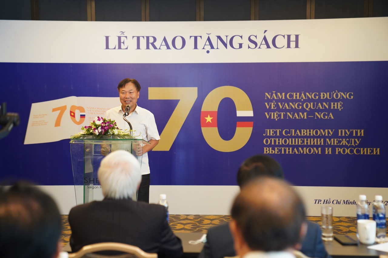 Ông Lê Tự Minh - Chủ tịch HĐQT Công ty Cổ phần Đầu tư IMG chia sẻ tại sự kiện tặng sách. Ảnh: IMG.