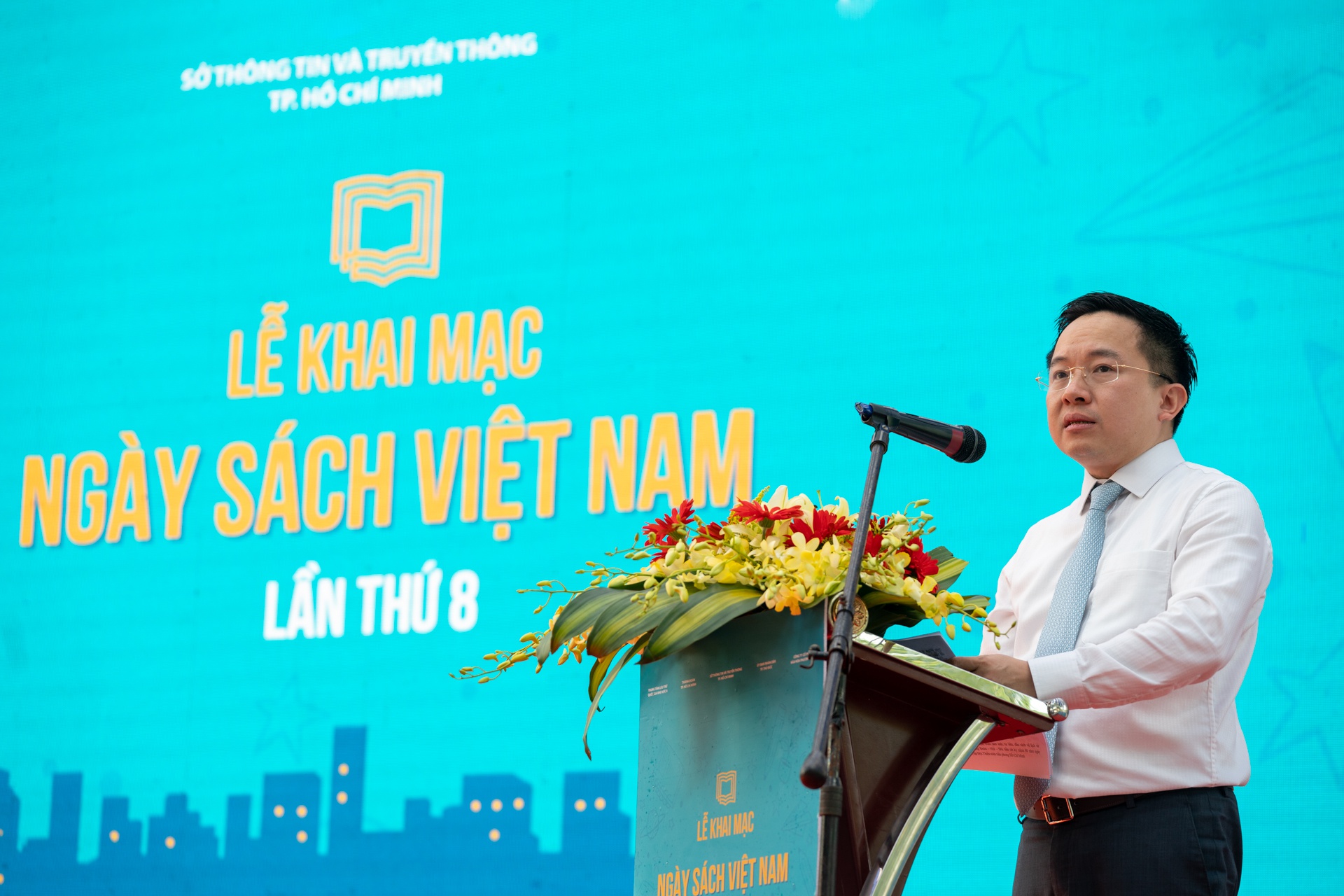 Ngay sach Viet Nam lan 8 anh 4