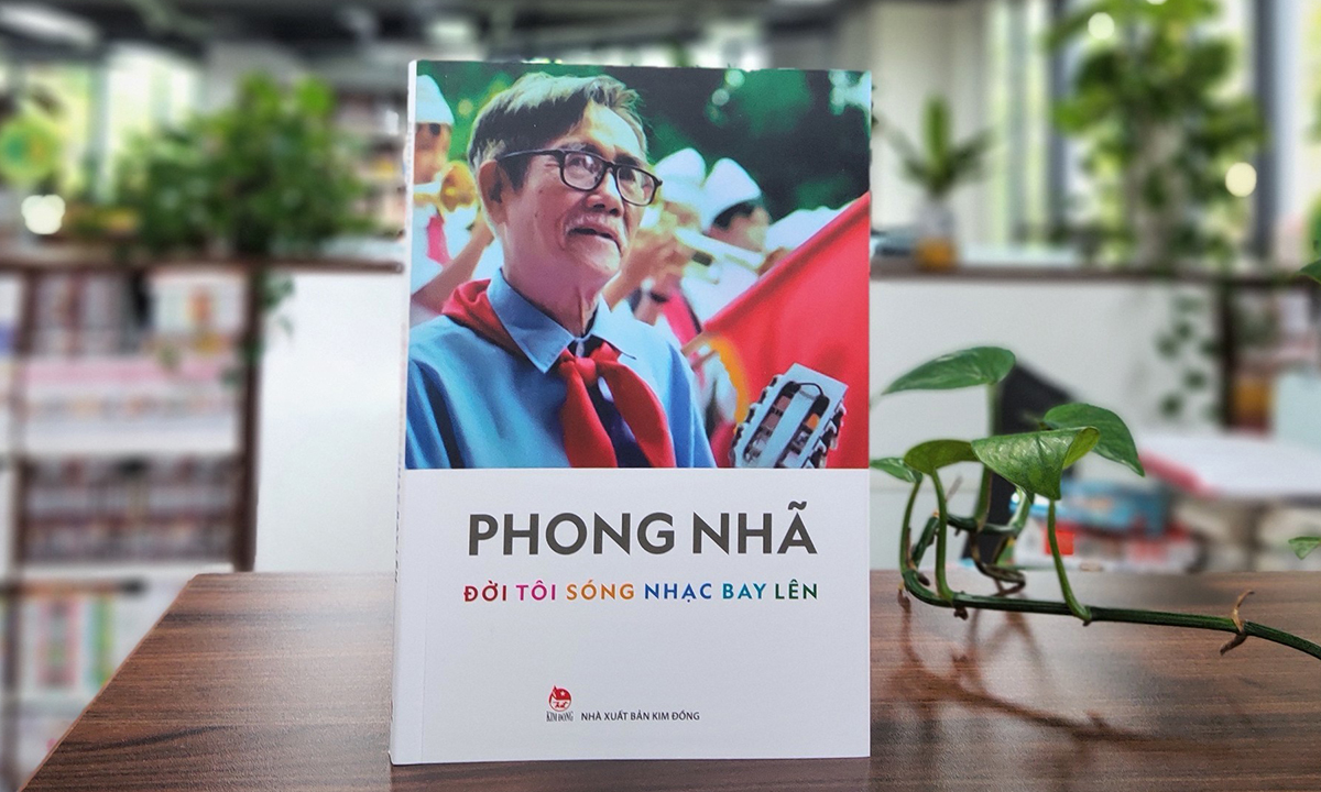 Hồi ký Đời tôi sóng nhạc bay lên của nhạc sĩ Phong Nhã. Ảnh: Nhà xuất bản Kim Đồng.