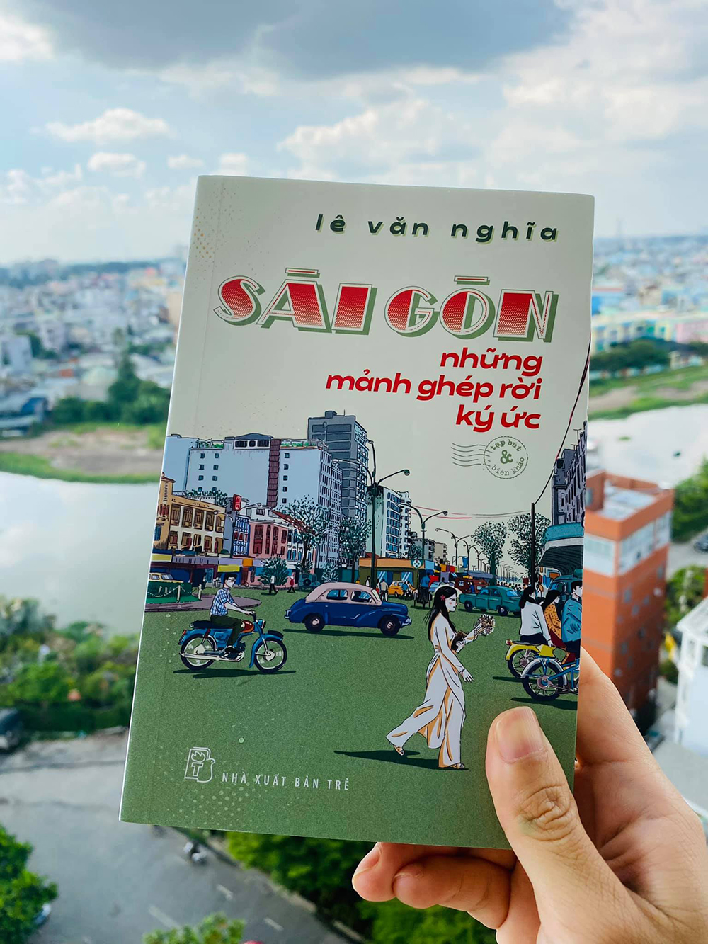 Bìa sách Sài Gòn, những mảnh ghép rời ký ức. Ảnh: NXB Trẻ
