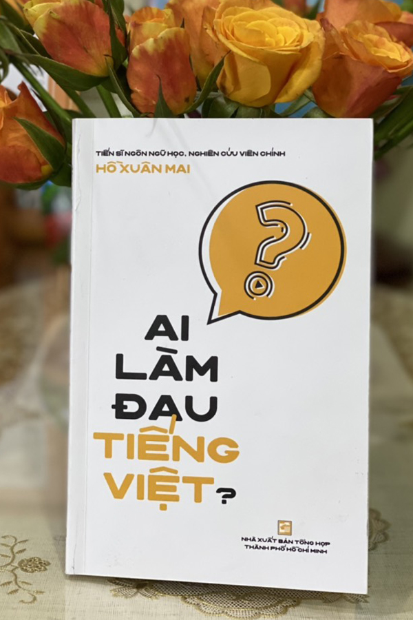 Bìa sách Ai làm đau tiếng Việt. Ảnh: NXB Tổng hợp TP HCM