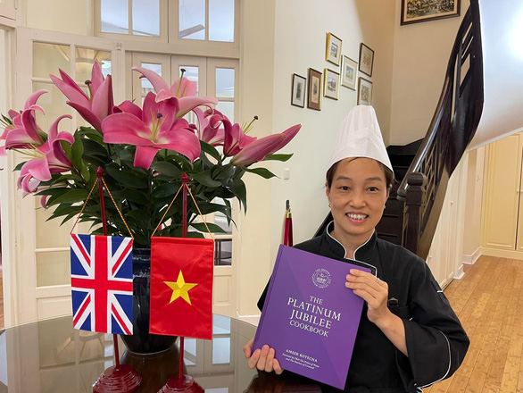 Bún chả Việt Nam vào sách dạy nấu ăn kỷ niệm 70 năm trị vì của Nữ hoàng Anh - Ảnh 1.