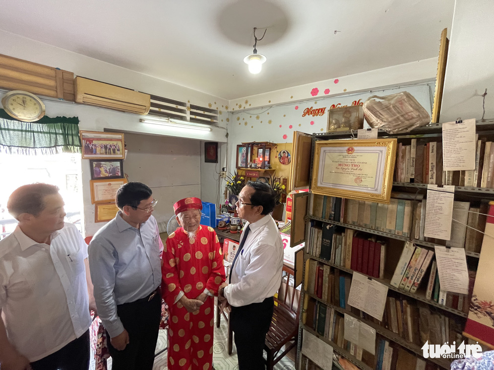 Cuộc phỏng vấn đặc biệt của Bí thư Nguyễn Văn Nên với nhà nghiên cứu 102 tuổi - Ảnh 2.